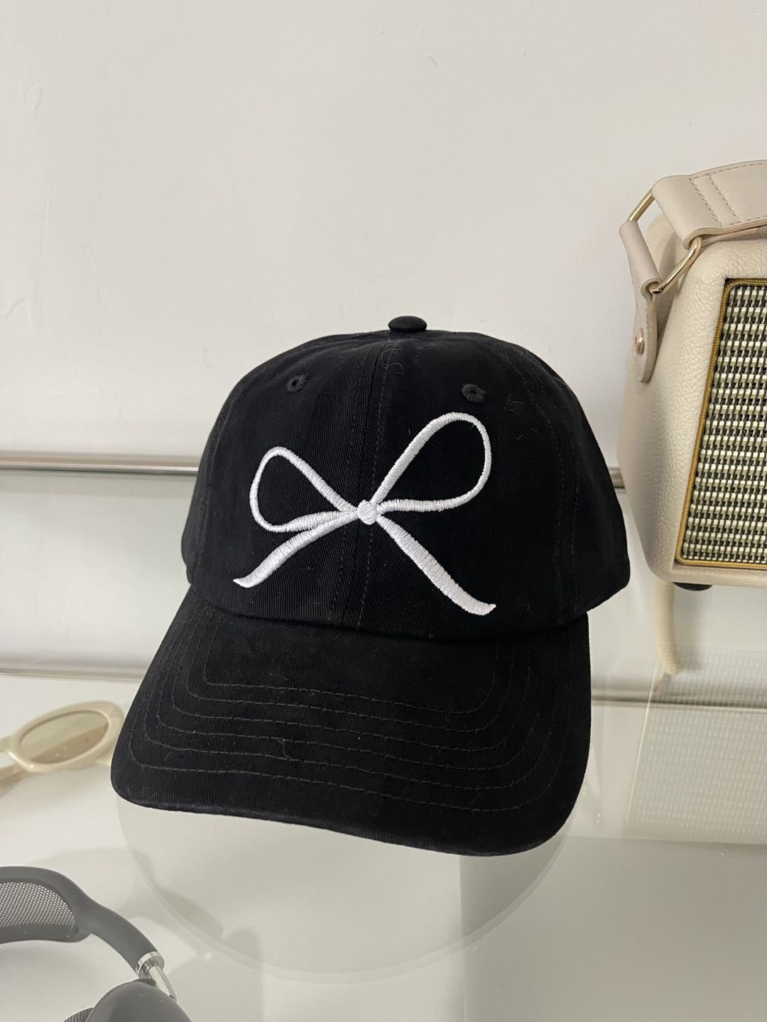 Bow baseball cap