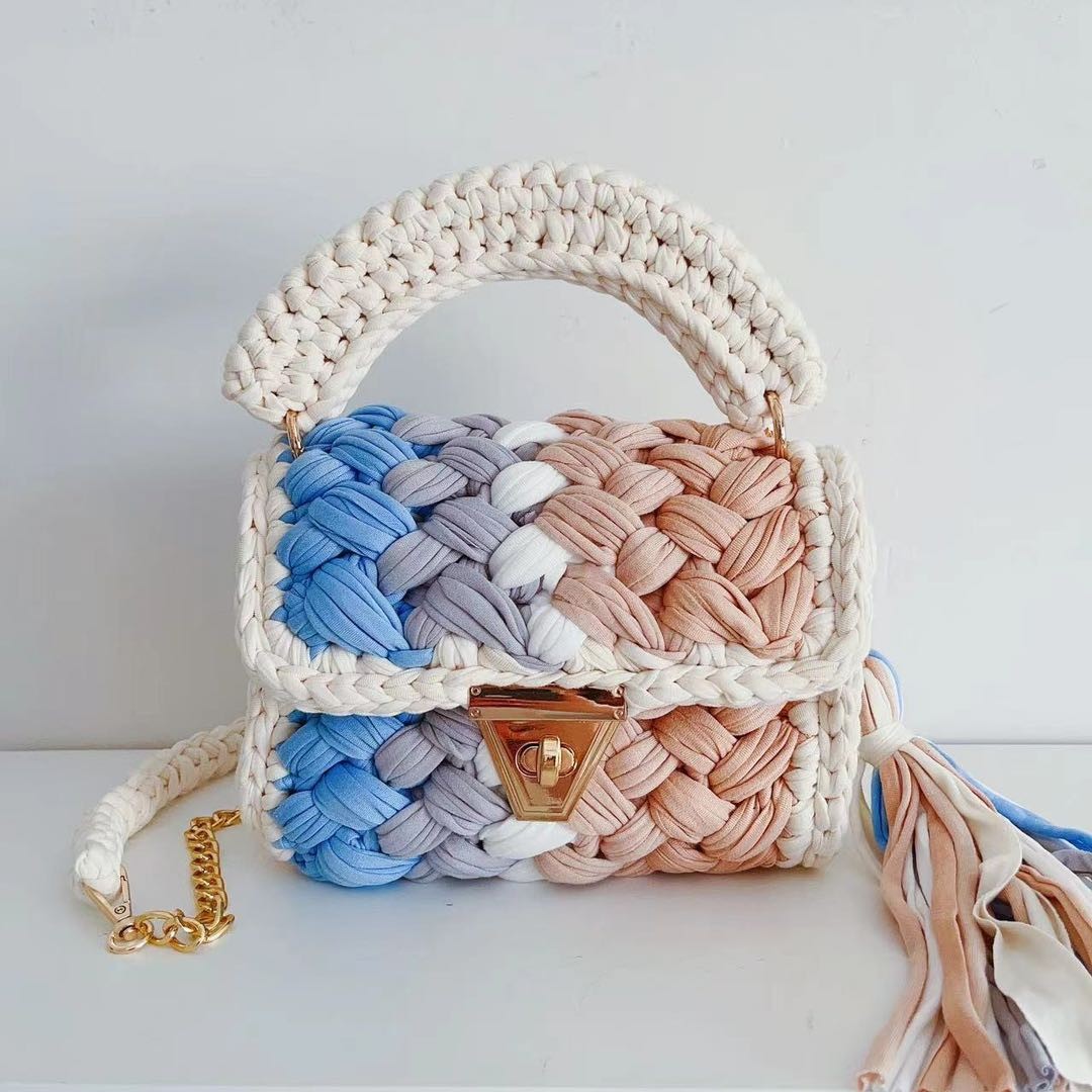 Crochet mini hang bag